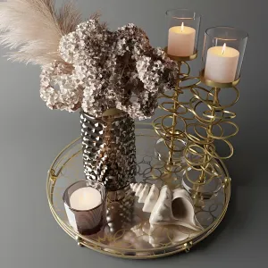 Bouquet of dry hydrangea pampas grass with a sink