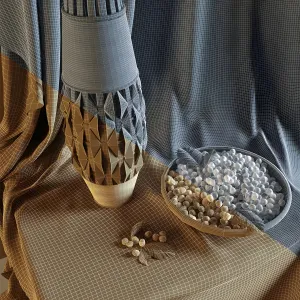 Decor with a vase nuts
