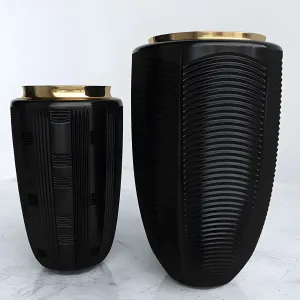 Vista alegre jet black case with vase