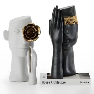 One eye face vases