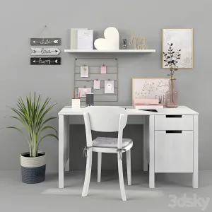Writing table decor for a nursery 3