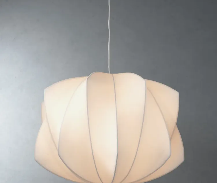 Criss cross propeller bubble lamp