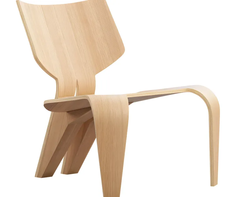 Split chair by bahar ghaemi