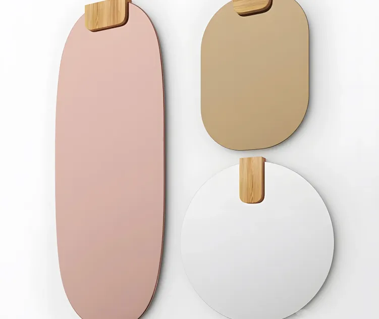 Clip wall mounted by sculptures jeux mirror