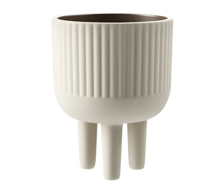 Terracotta bowl with plant by kritina dam deign