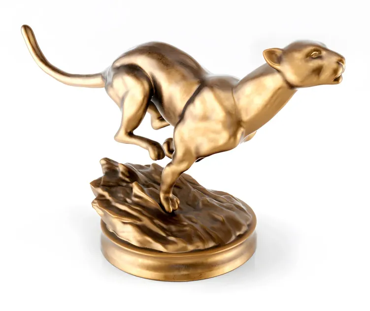 A bronze statue of a cheetah