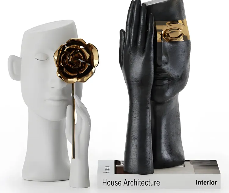 One eye face vases